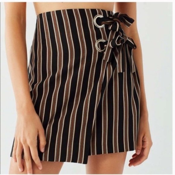Urban Outfitters Grommet Tie Wrap Mini Skirt - Picture 5 of 11